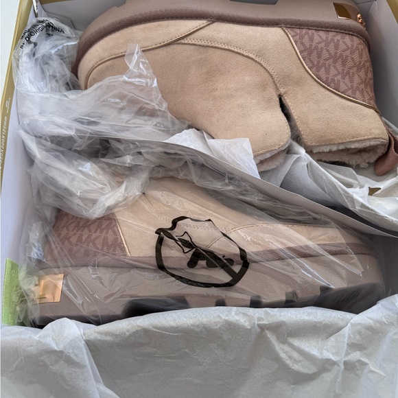 Women's Beige Ankle Boots - Picture 1 of 3